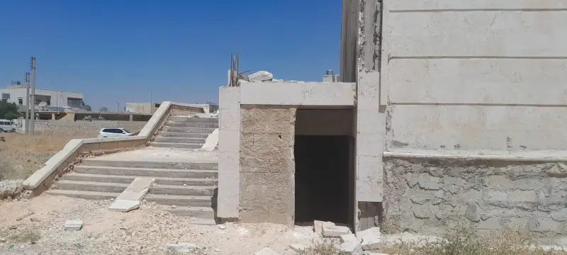 Side stairway and an empty doorway